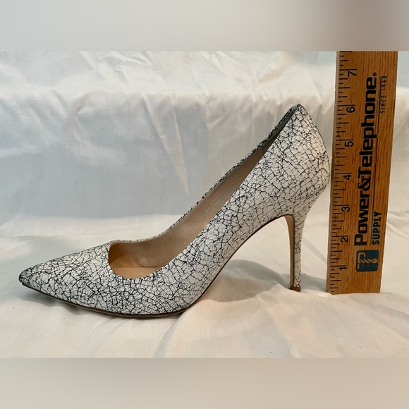 J.Crew Elsie Crackled Leather Pumps in White. Style No. B7978 Size: 8 1/2 - Picture 4 of 7